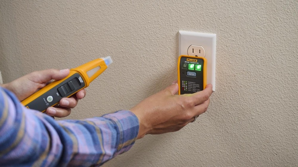 BK120 SmartTrace Breaker Finder and Socket Tester