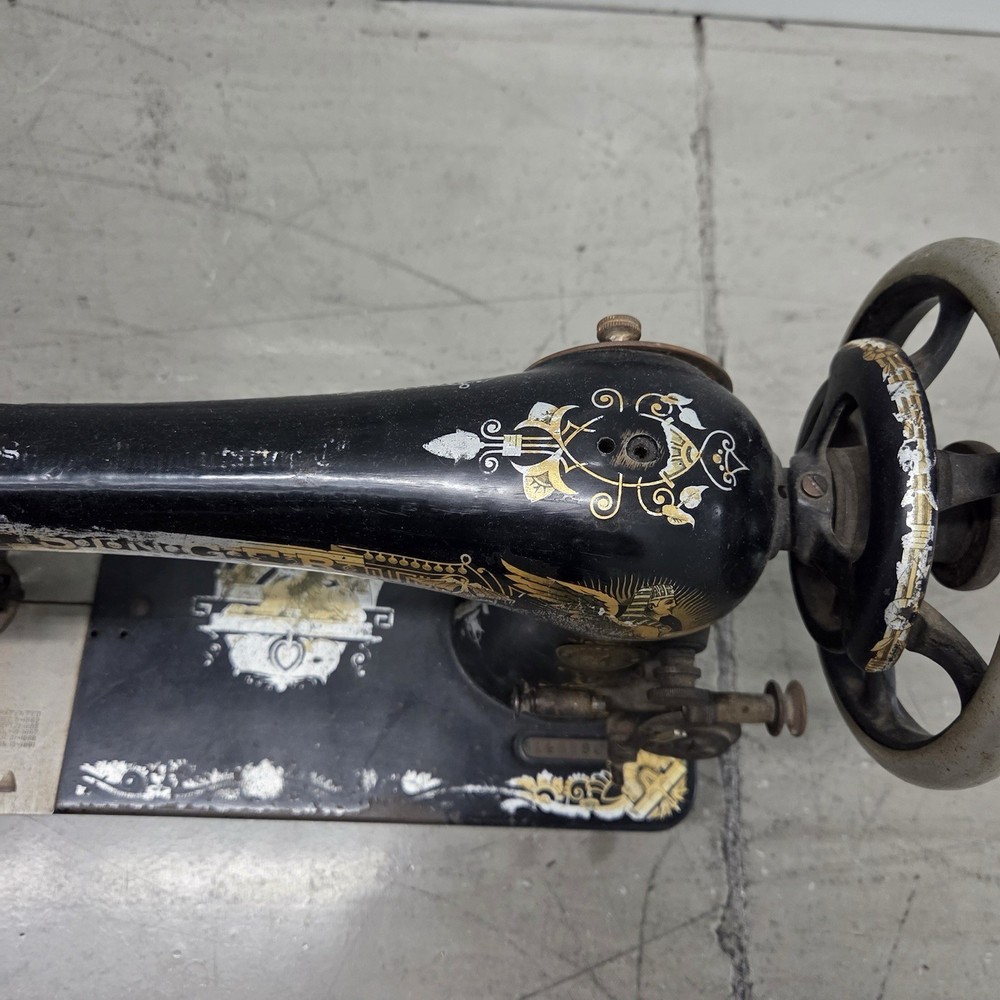 Singer Vintage Sewing Machine B1488968
