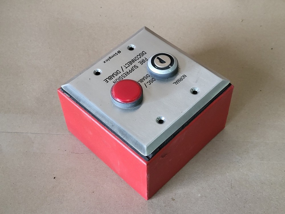 SURPLUS NEW SIMPLEX 0637664 Surface Mount Maintenance Switch – Safety