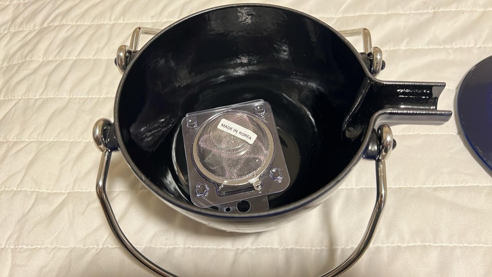 Staub Cast Iron 1.2 qt, Round, Tea Kettle, Dark blue