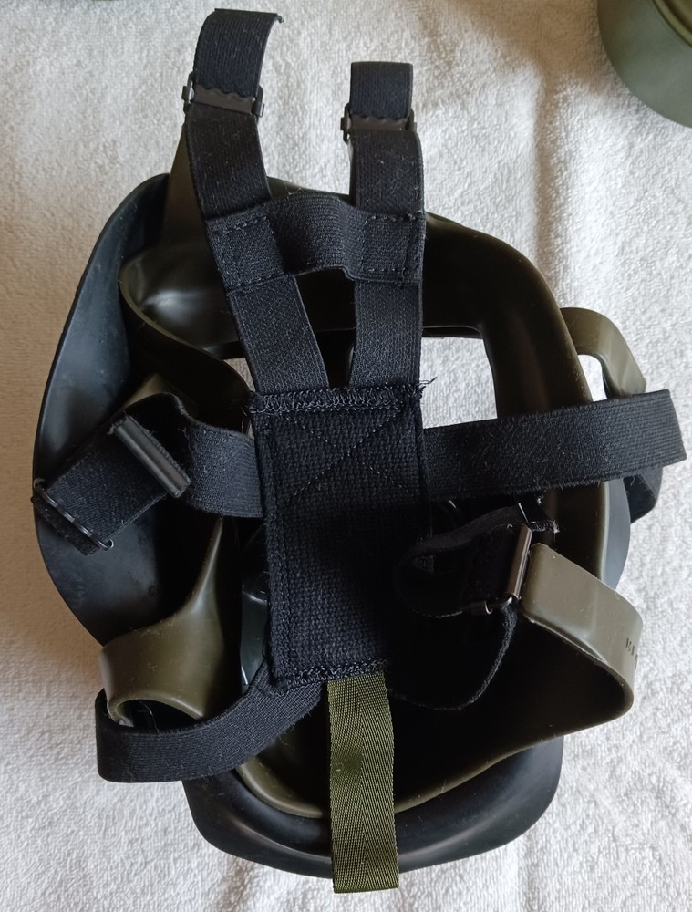 USGI M40 Gas Mask w/Accessories Size: Small
