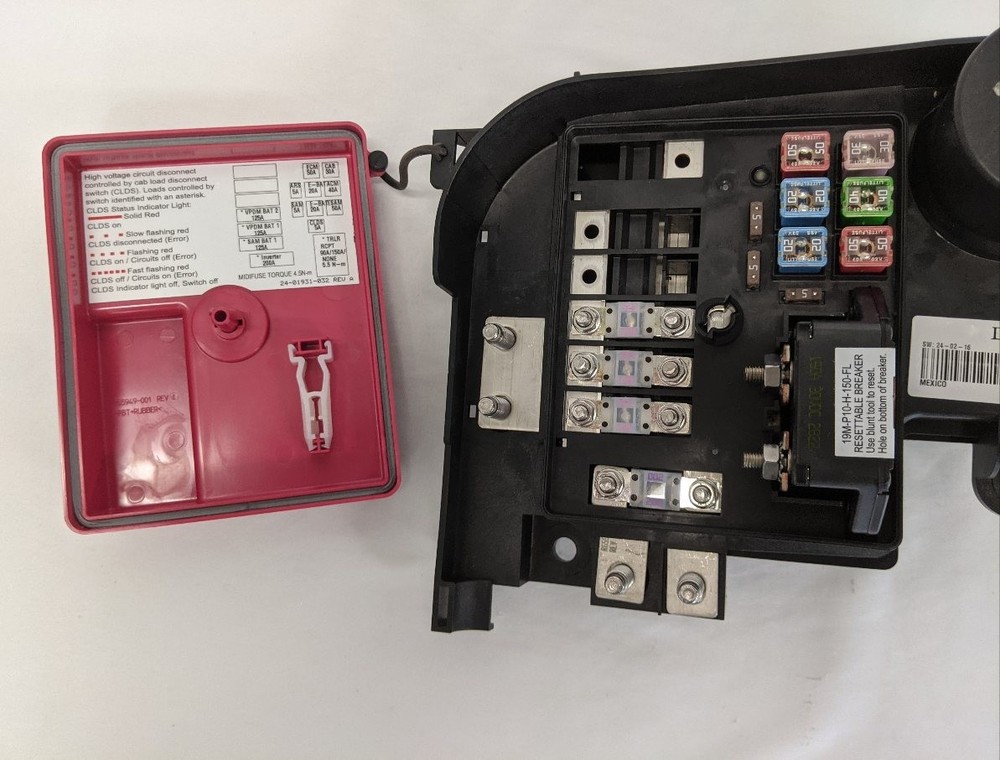 Freightliner Daimler Battery Cable Access Power Module - P/N A66-18649-012