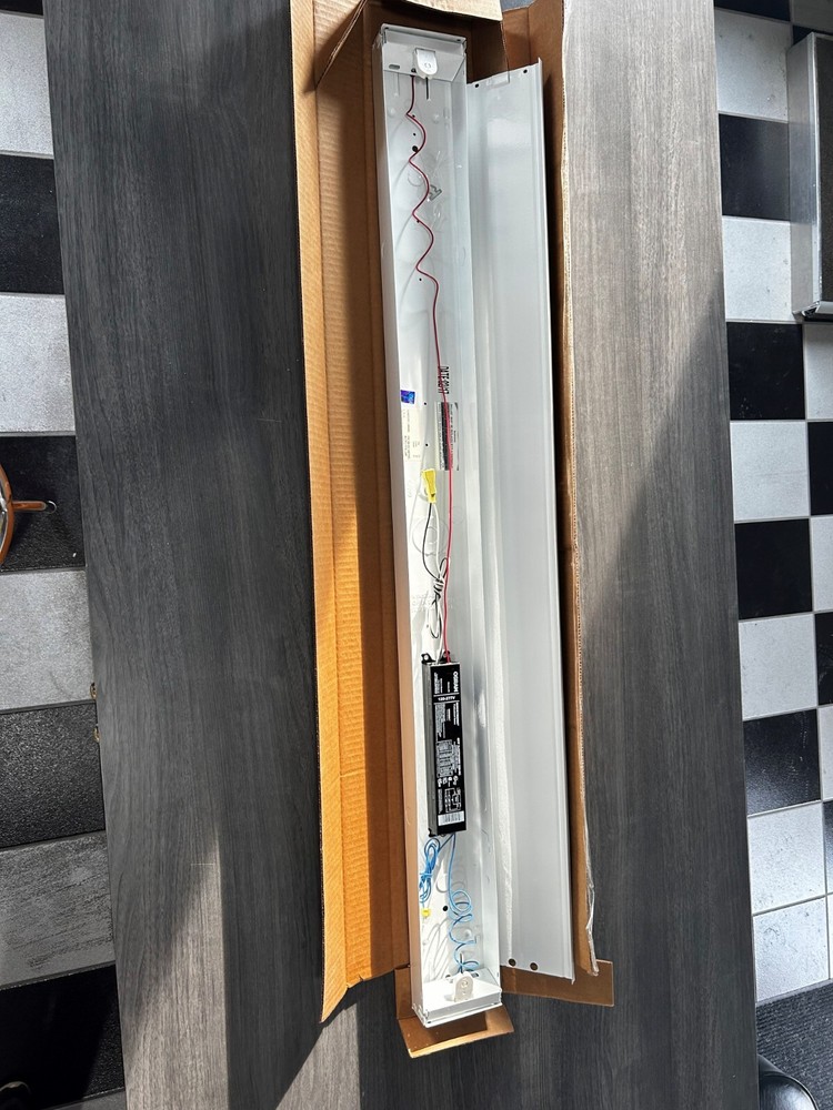 fluorescent luminaire E-19158 120V