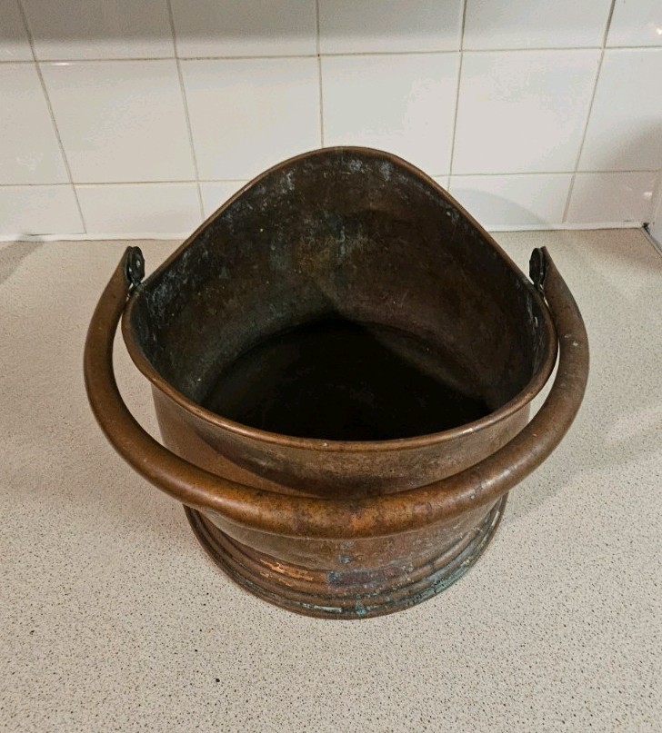 A stunning quality Large Antique Copper Coal Scuttle,Fireside.