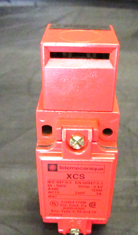 Telemecanique XCS A703 Safety Limit Switch new