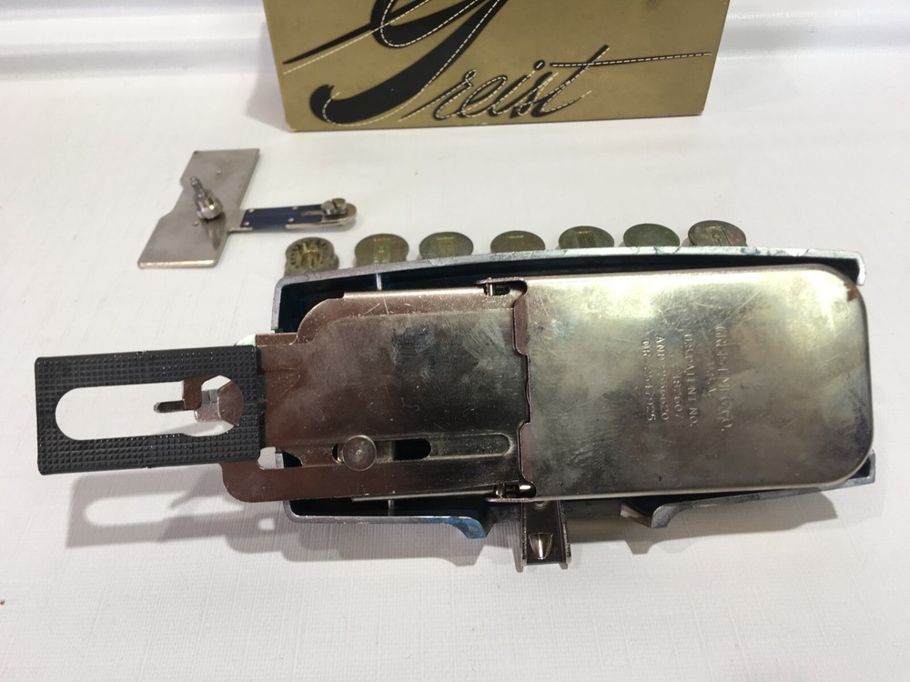 Vintage Greist Automatic Buttonholder #1 Decorator - Excellent