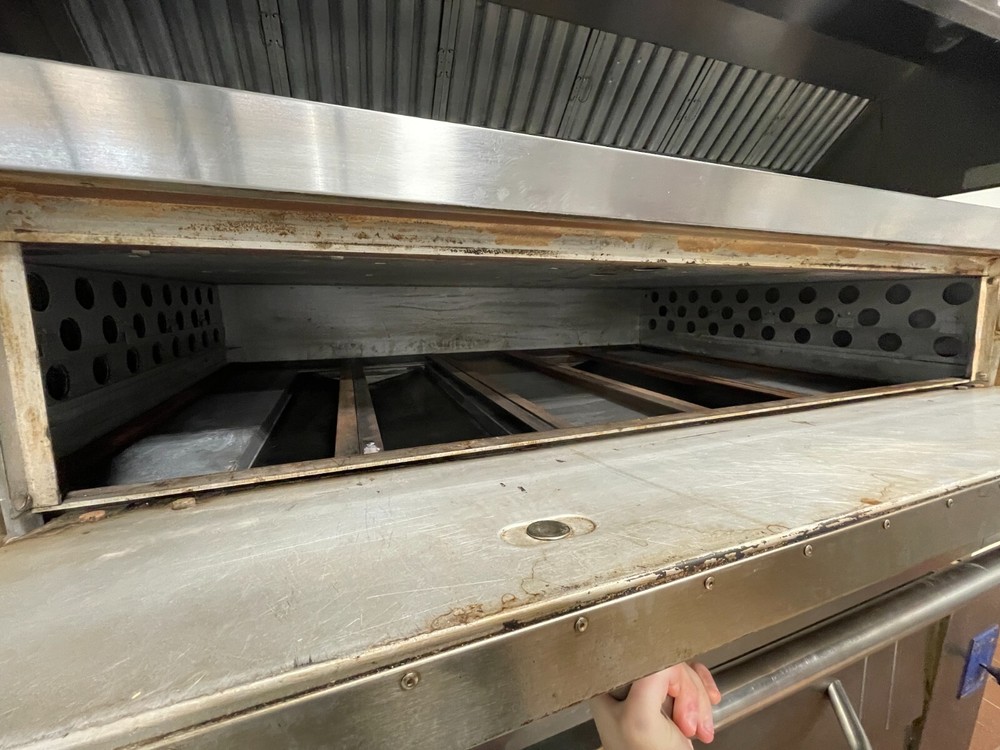 Bakers Pride Y802 - Double Deck Pizza Oven, Gas