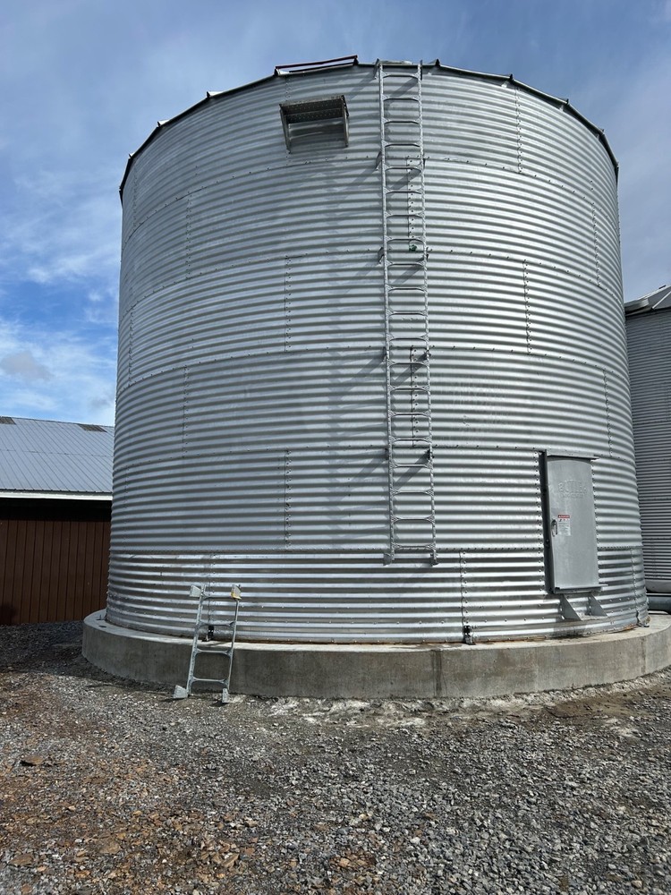 24’ diameter used grain bins in good condition