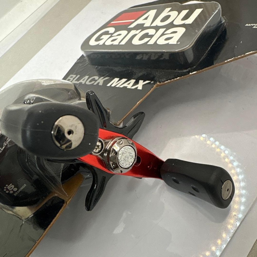 Abu Garcia Black Max baitcasting reel