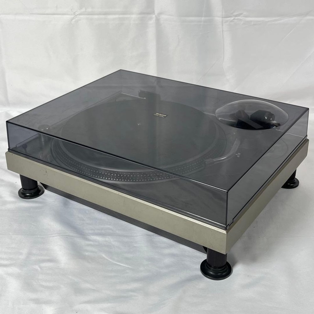 Technics SL-1200 First Generation Direct Drive Turntable Working