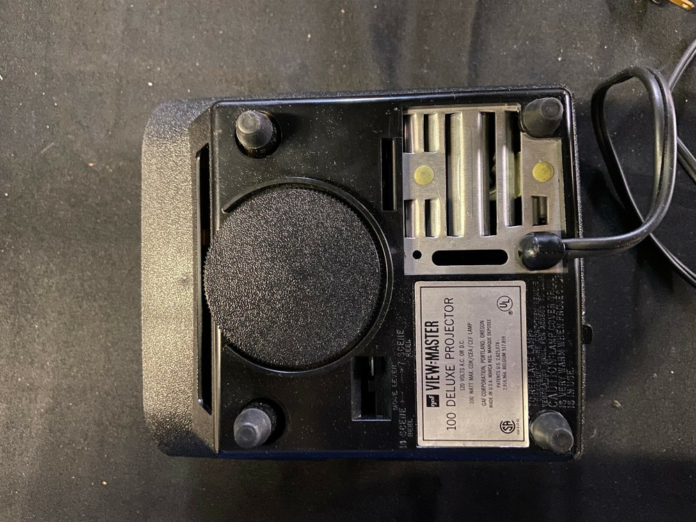 VIEW-MASTER 100, DELUXE PROJECTOR 1960 IN ORIGINAL BOX