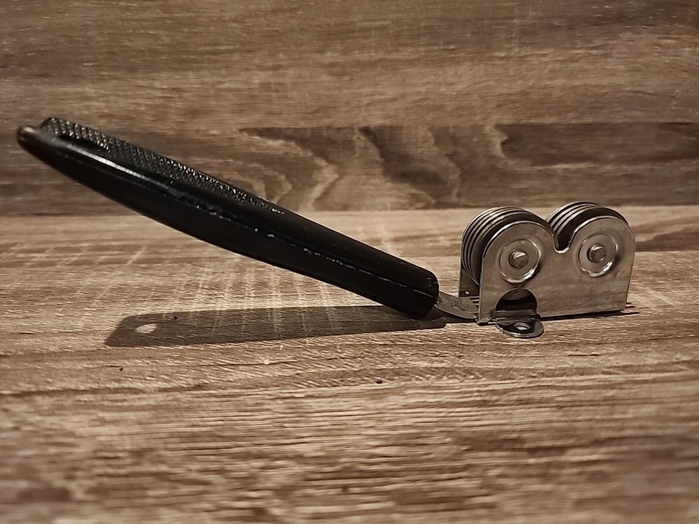 Vintage ECKO Black Handled Manual Pull Through Knife Sharpener Kitchen Tool