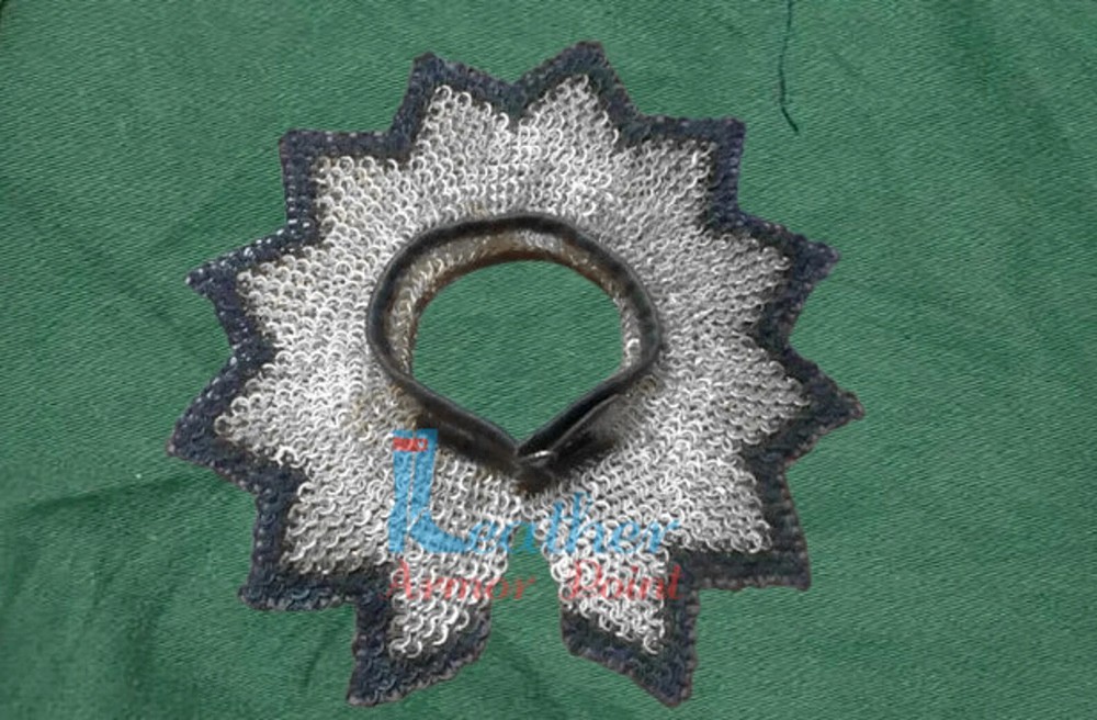 Chainmail Collar – 9 mm Flat Riveted with Brass Rings Zig-Zag | Bishop Mantle
