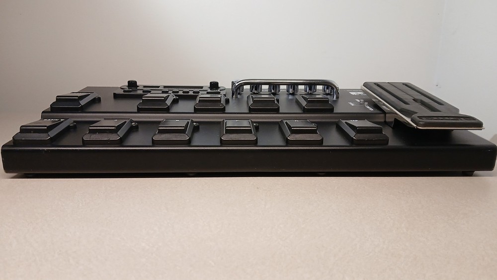 LINE 6 POD XT Live Guitar Multi-Effects