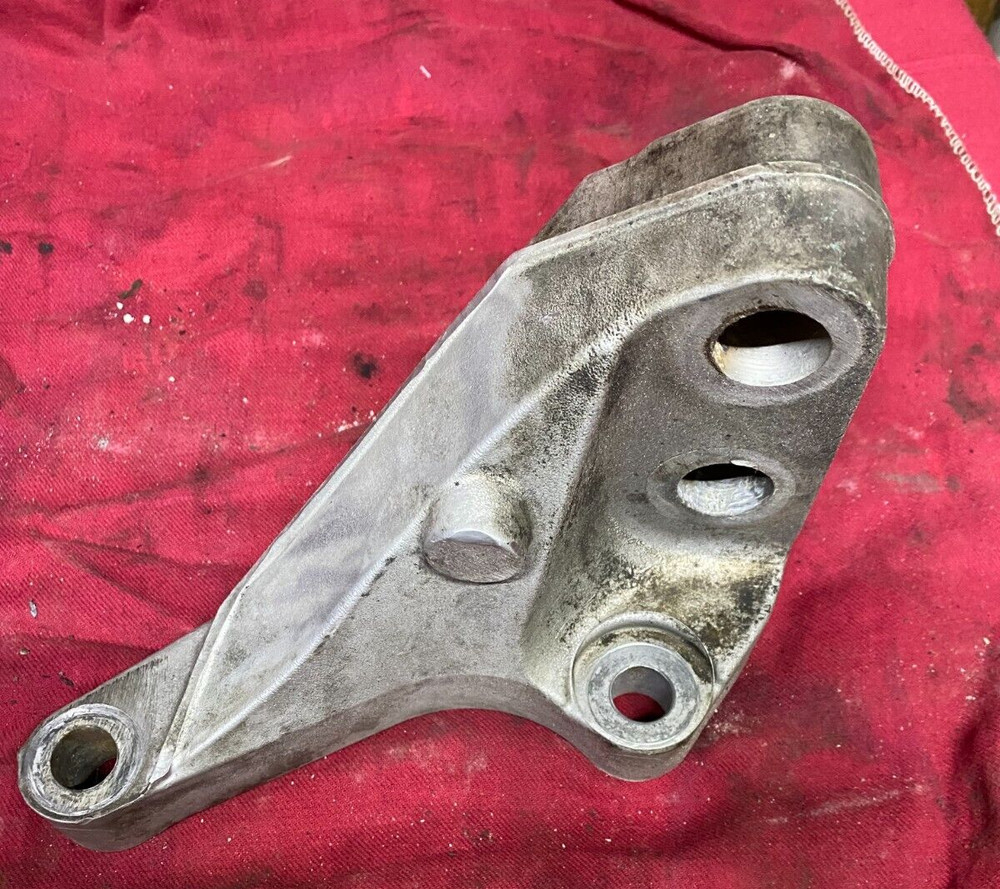 LH REAR Engine MOTOR MOUNT BRACKET 20505048, Volvo