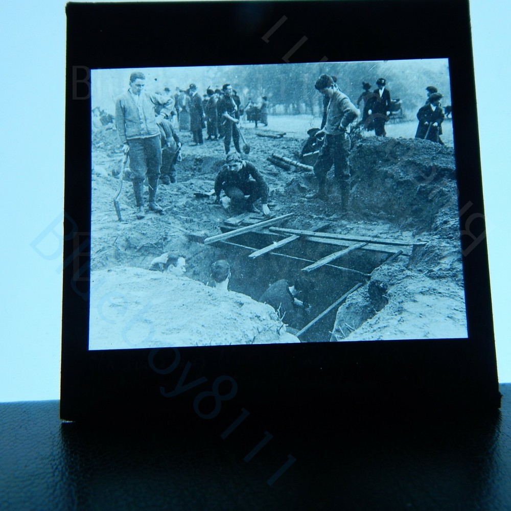 Training kiteheuers annual learning to construct dugout WW1 magic lantern
