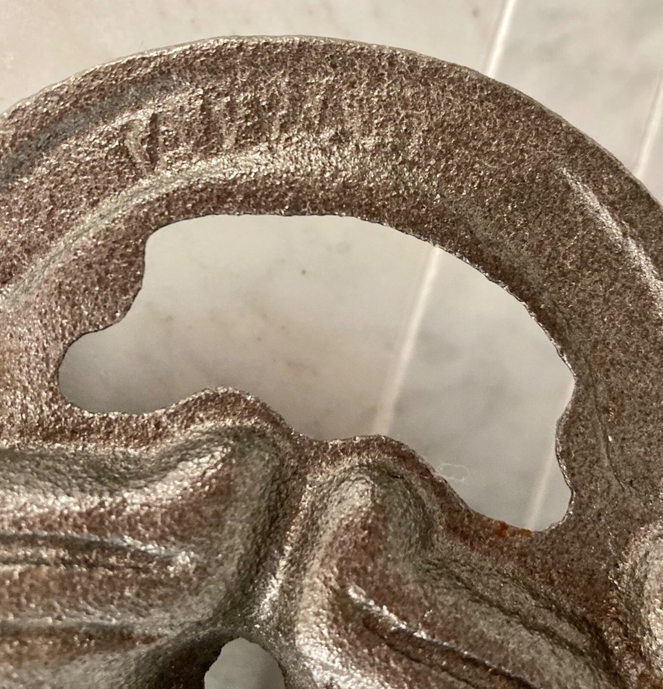 CAST IRON GINGERBREAD MAN PAN