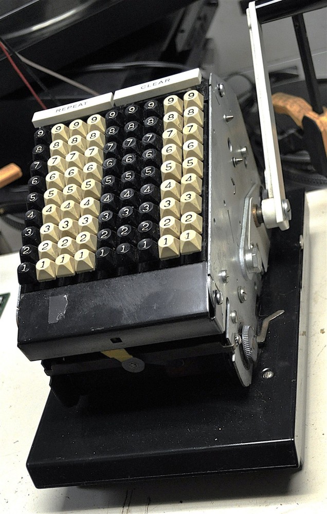 VINTAGE BURROUGHS MECHANICAL ADDING or CALCULATING MACHINE STYLE T 9408
