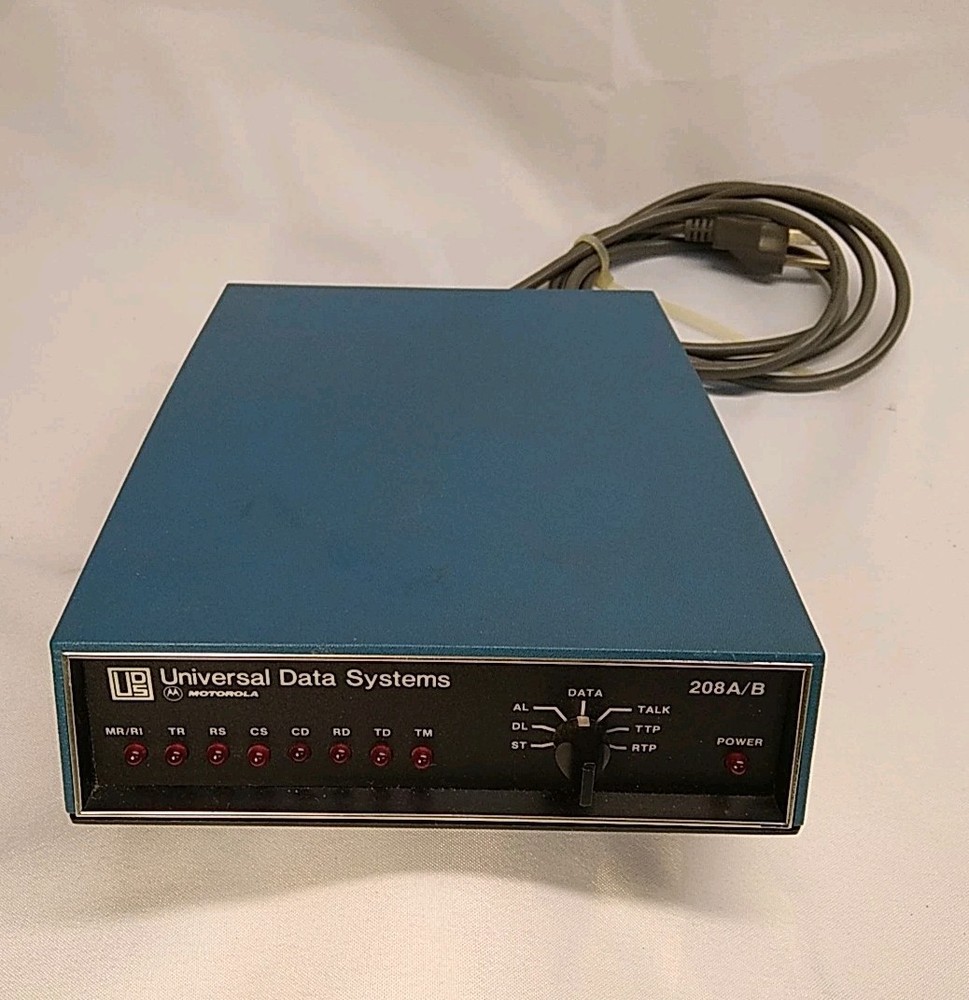 Vintage MOTOROLA 208 A/B MB UDS UNIVERSAL DATA SYSTEMS Powers On