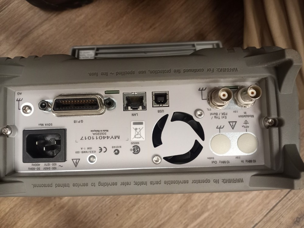 Agilent 33220A 20 MHz Function/ Arbitrary waveform generator