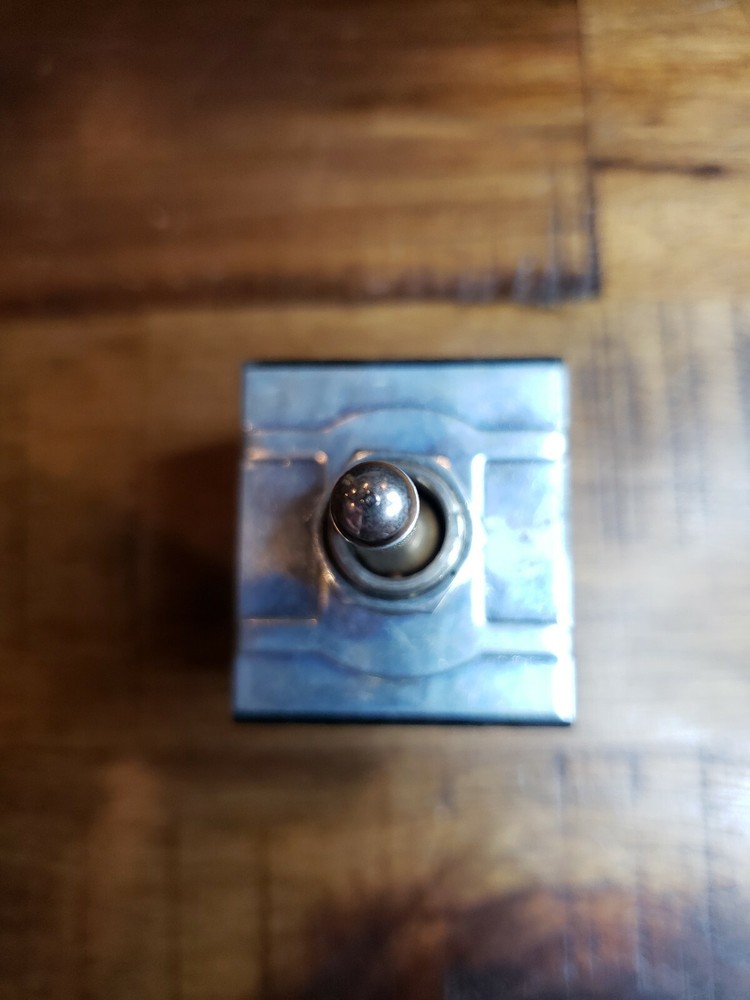 Arrow Hart Crouse Hinds toggle switch 82514