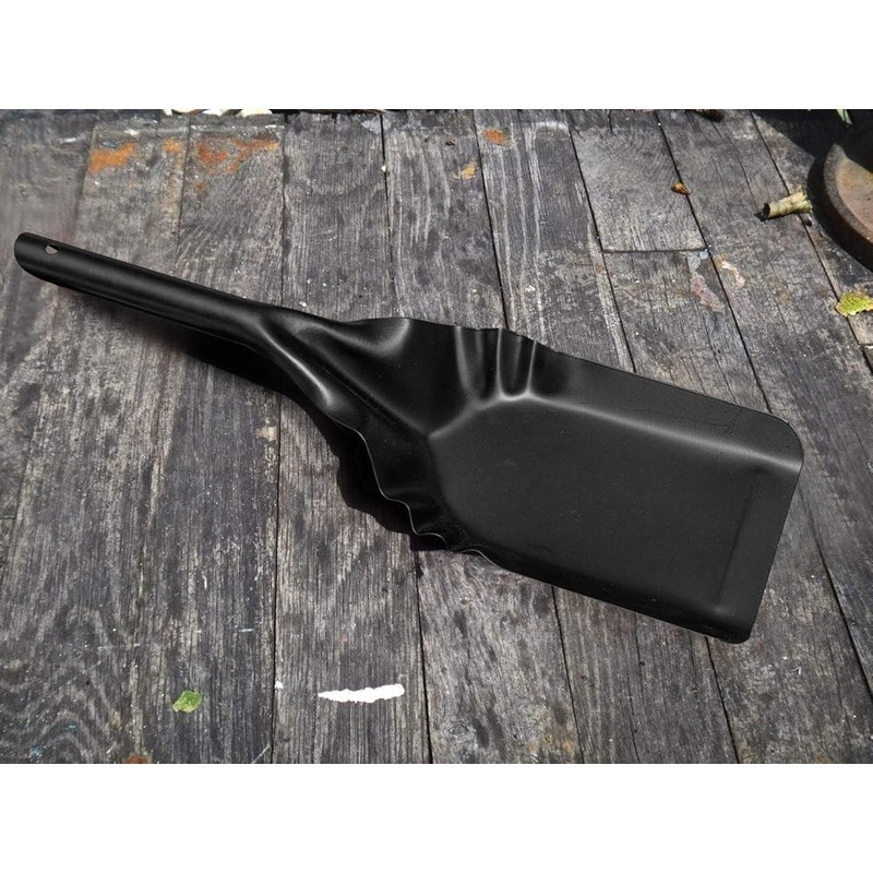 Durable Iron Fireplace Shovel Ergonomic Handle Indoor Outdoor Use Rust Resistant
