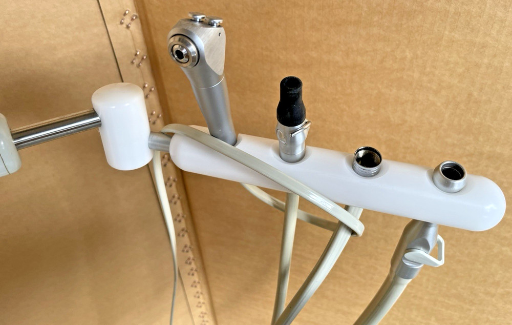Marus DC1704 Dental Chair w/ DCI Fixed Post Mount Light & Assistant Delivery Pkg