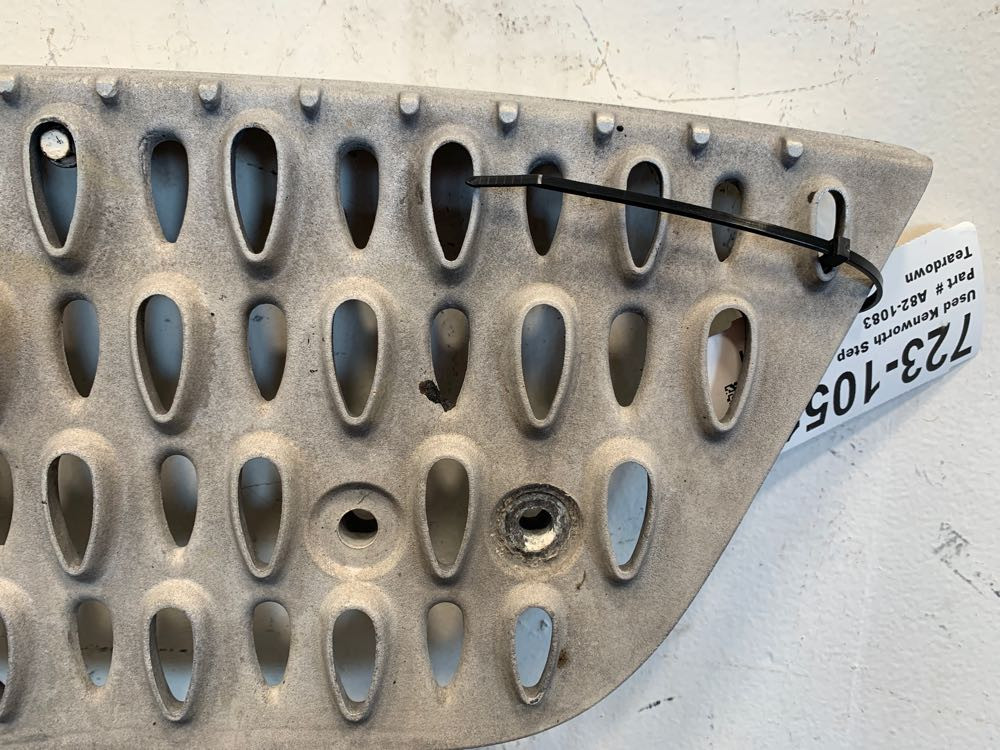 Kenworth Step A821083 (723-10517)