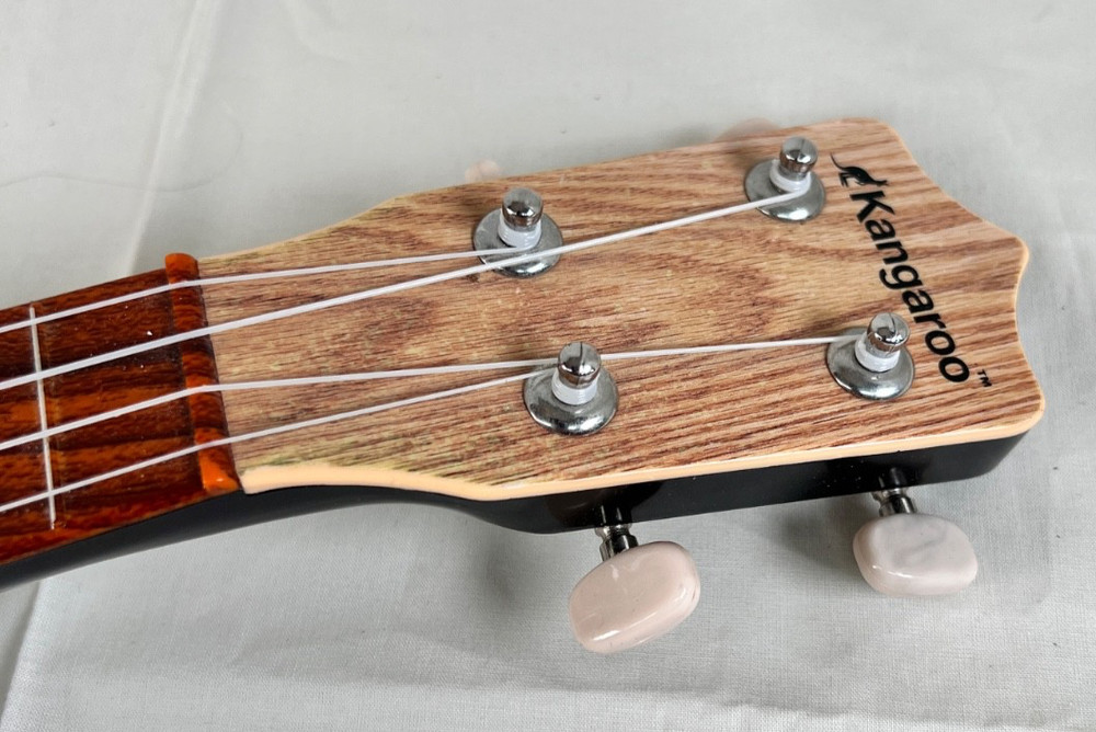 Kangaroo Eukelele 22-1/2" Excellent