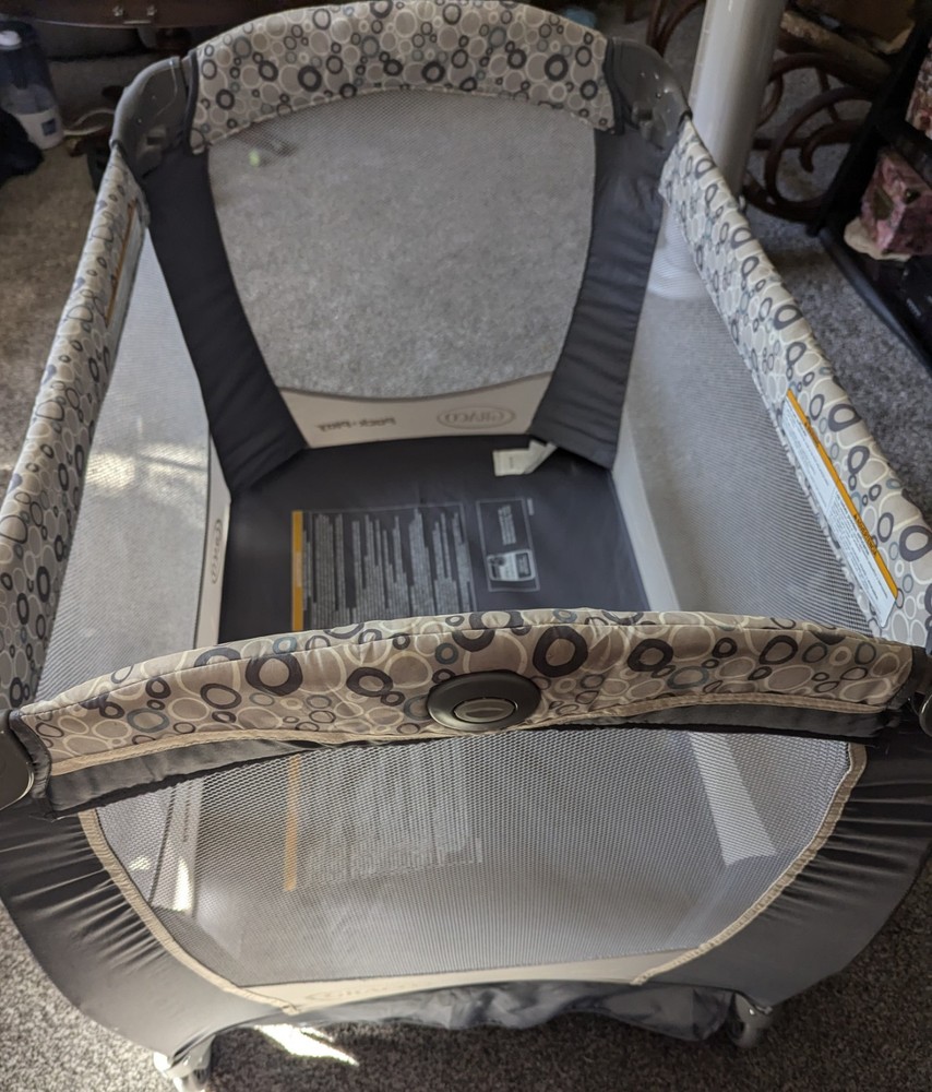 Graco Pack & Play W/ Changing Table, Parent Station-Model PD197842A Gently Used