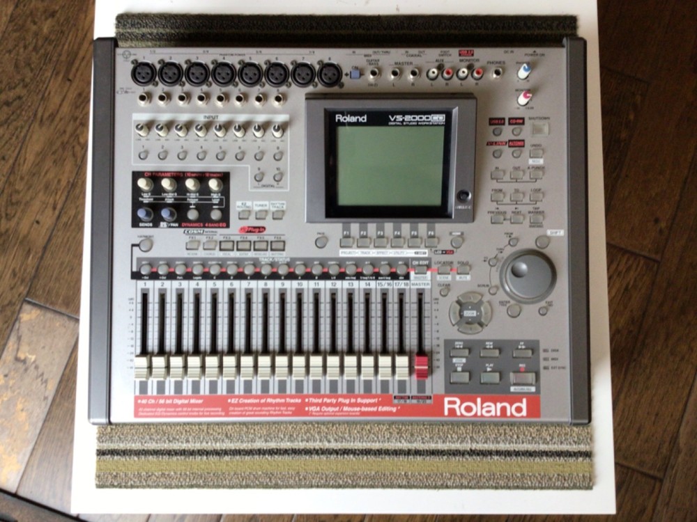 Roland VS-2000CD Digital Studio Workstation with FX Cards