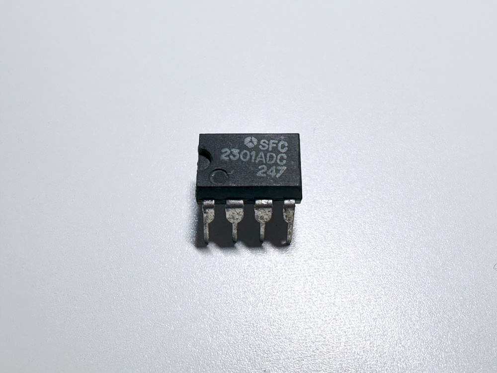 2PCS SFC2301ADC SGS THOMSON IC DIP-8
