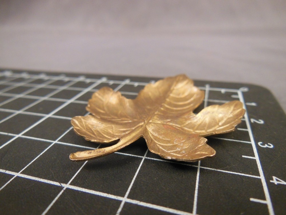 Maple leaf Curled brass stamping jewelry finding (osb247)