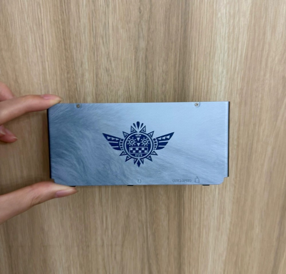 Monster Hunter 4 Ultimate Replacement Shell -Themed Emblems for Nintendo New 3DS