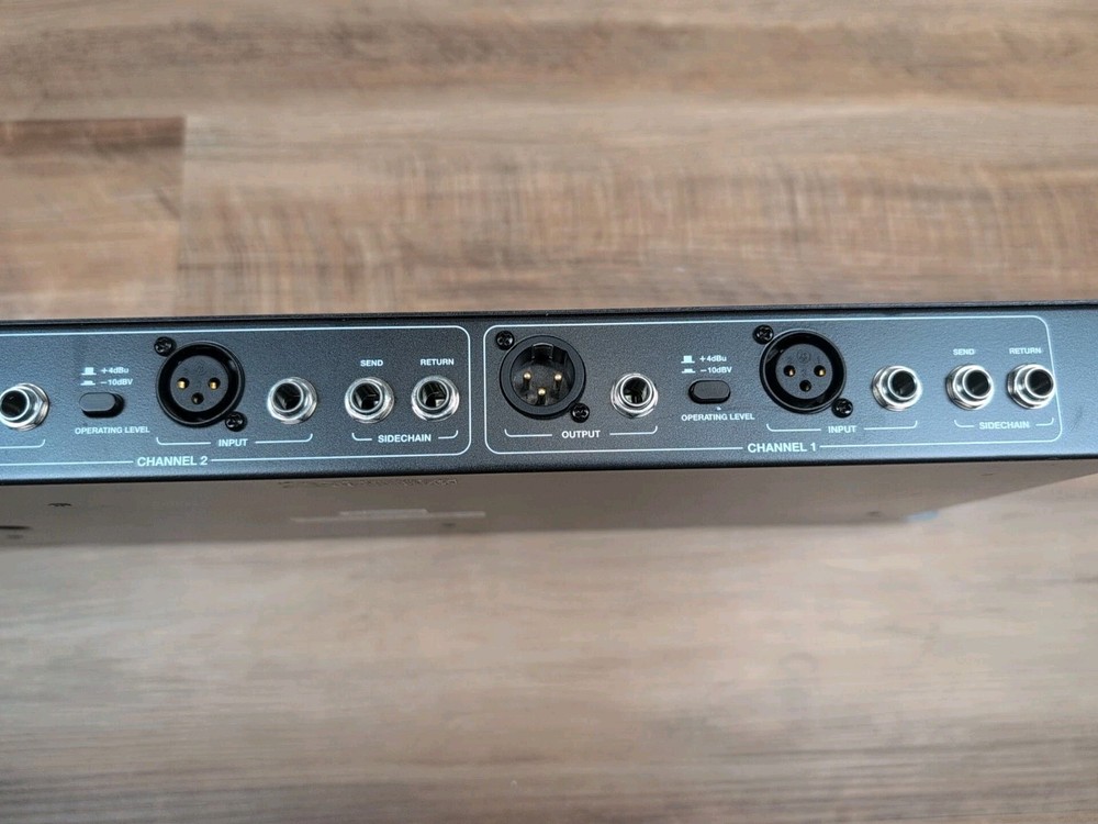 Alesis 3632 Dual Channel Compressor Limiter Gate Rack Mount