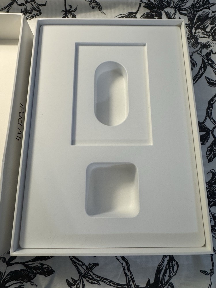 Apple iPad Air White BOX ONLY 32GB Model MD789LL/B