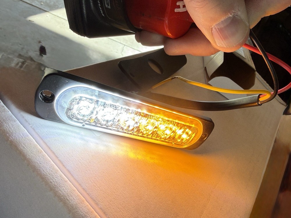 SWS 80281 – Amber & White LED Strobe Perimeter Light. 19 Flash Patterns.