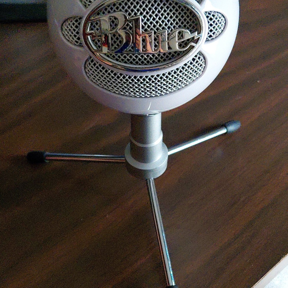 Blue Snowball iCE USB Desktop Microphone White Adjustable Stand