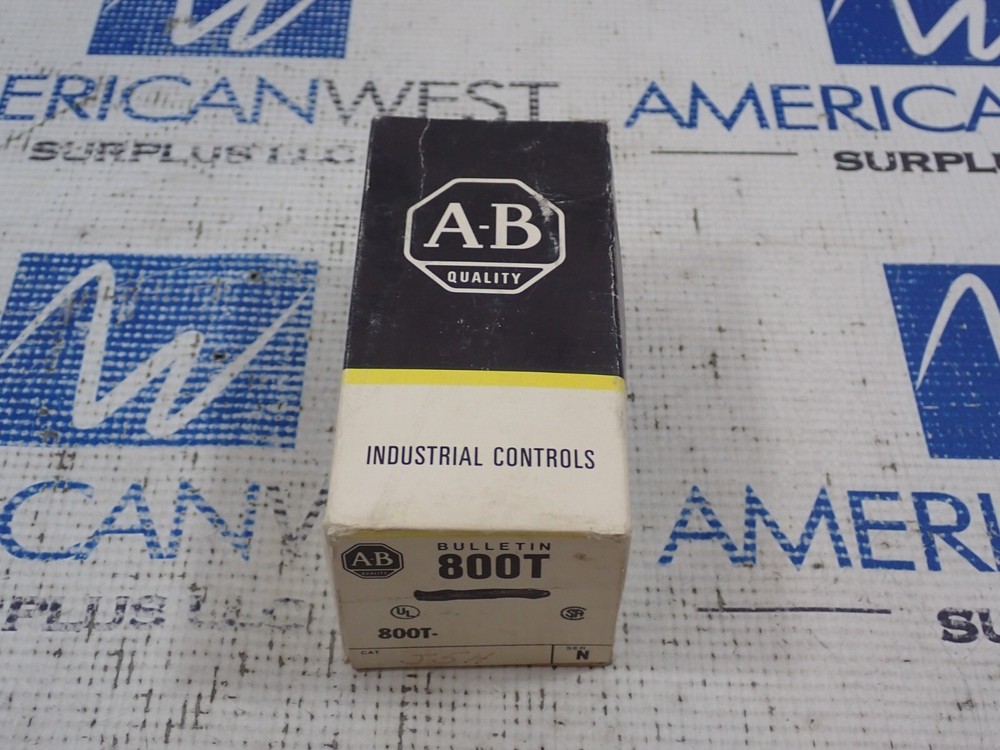 New Allen Bradley 800T-J5 Selector Switch 3 Pos spring return Rt