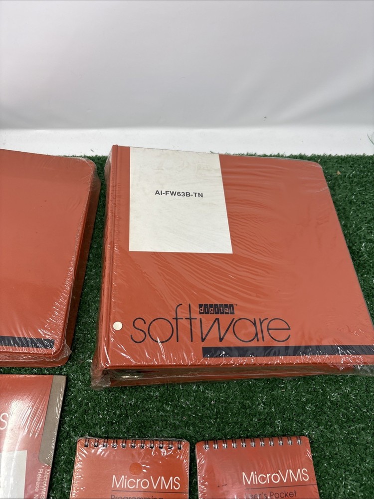 Lot Of Micro VMS Software Manuals And Reference
