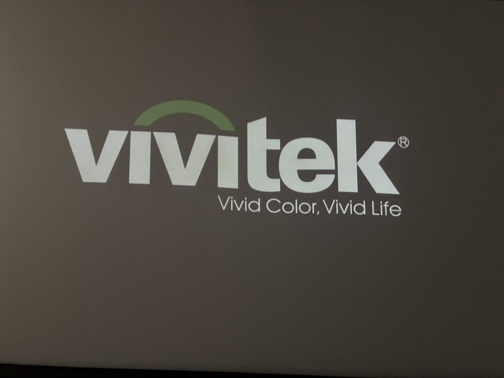 Vivitek UST Projector