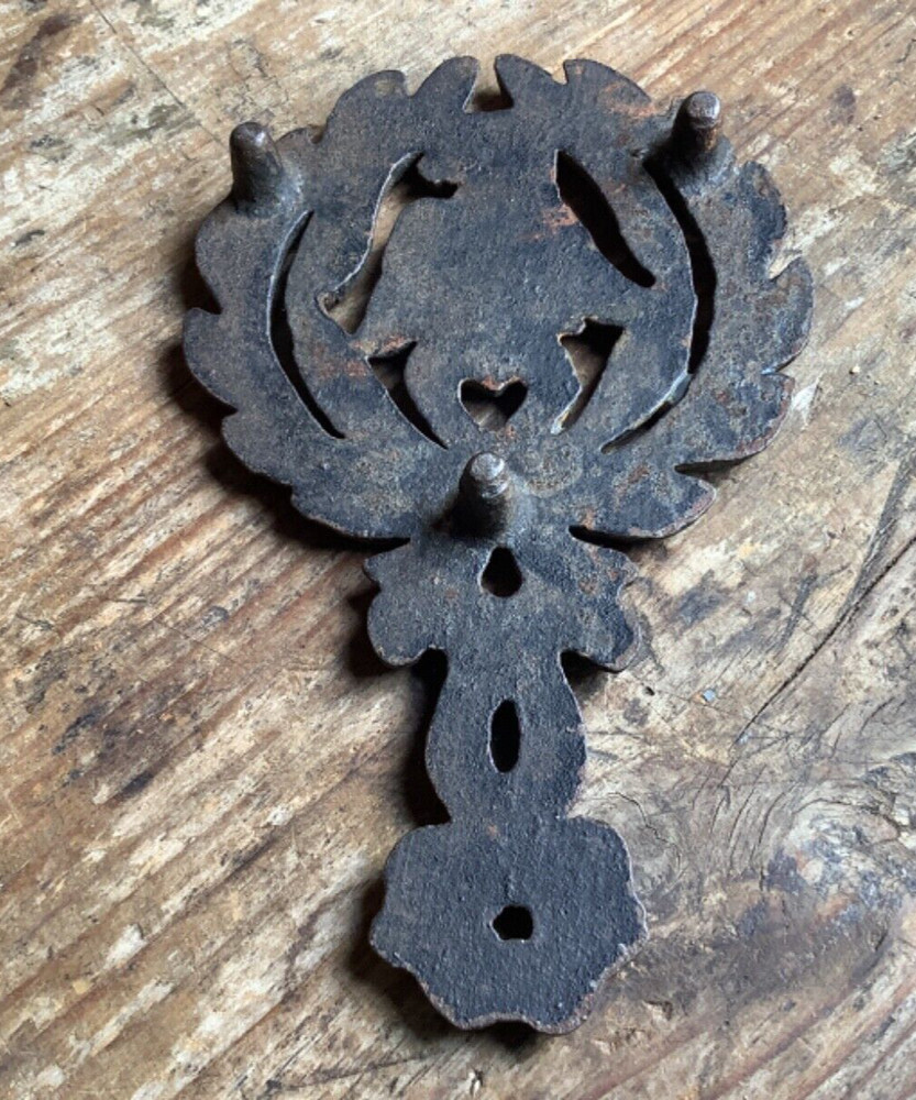 Vintage Small Cast Iron Trivet 5” Laurel Wreath With Eagle with Surface Rust
