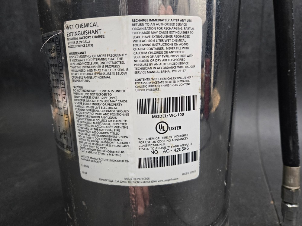 Fire Extinguisher Badger WC-100 AC-420586 Rechargable