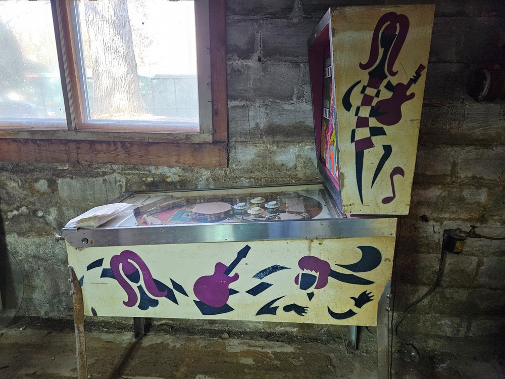 1962 Beatniks Pinball Machine