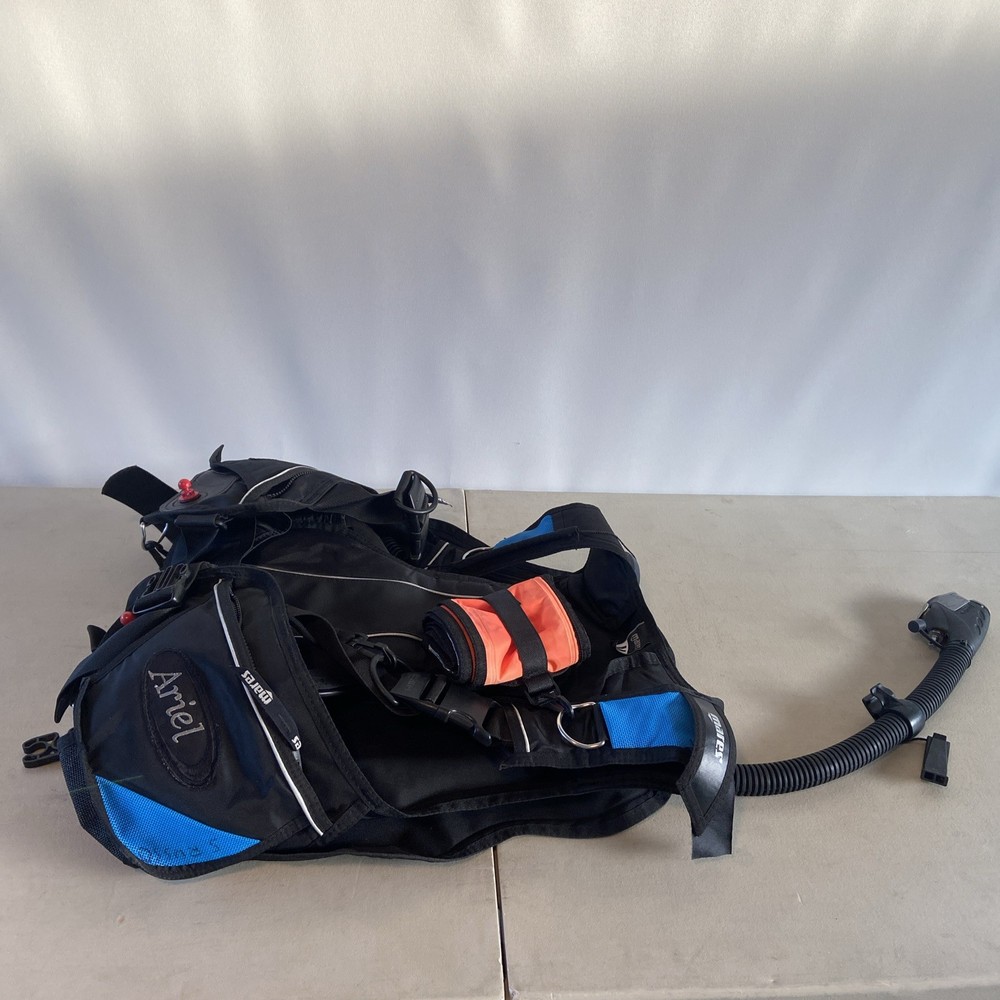 Mares Ariel Diving Vest Size Medium.