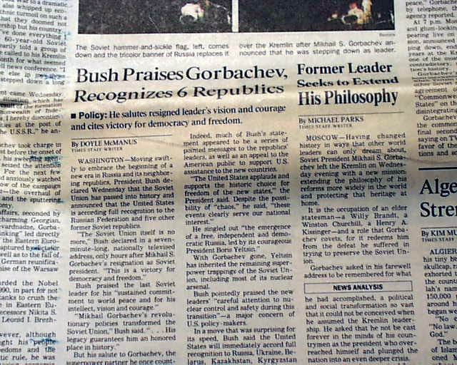 COLD WAR ENDS Soviet Union & Mikhail Gorbachev CCCP Termination 1991 Newspaper