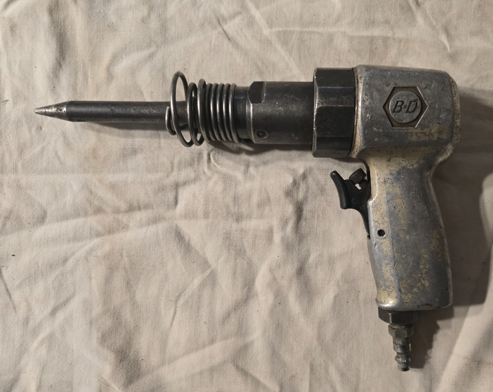 B&D Air Hammer Chisel w/ a few bits