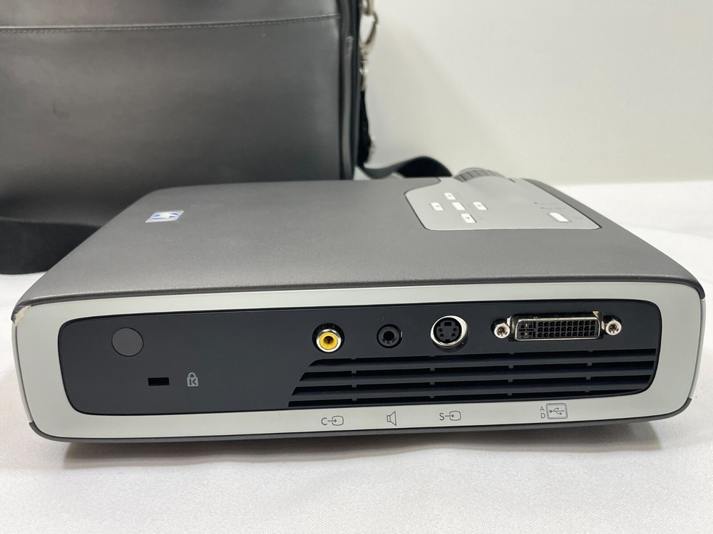 HP Digital Projector XB31 DLP w/ Case, Remote, & Accessories COMPLETE