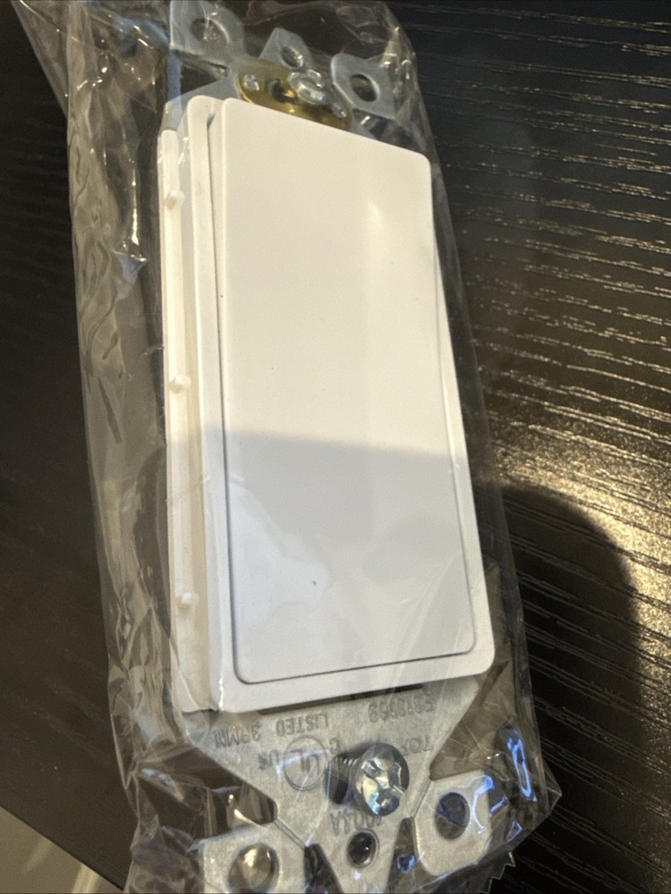 AIDA Matte White Single Pole Decorator Light Switch, 20 Pack