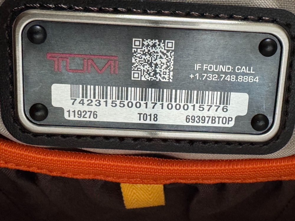 NWT $125.00 Tumi Broadview Travel Kit